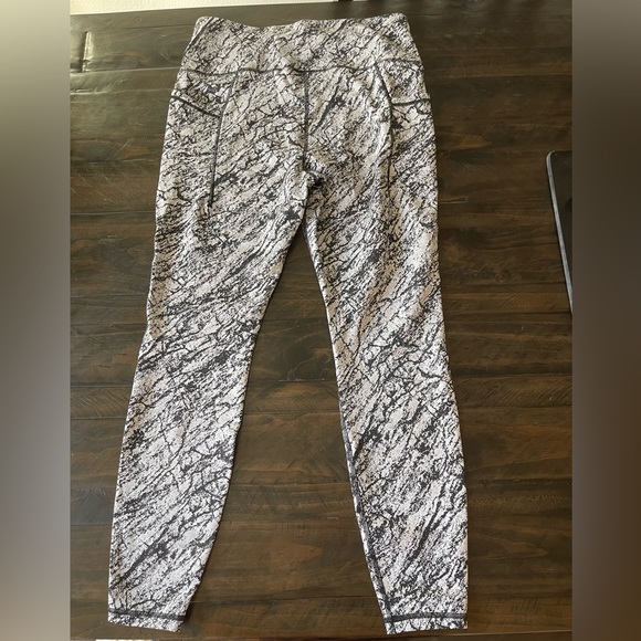 All In Motion Simplicity Marble Print Contour High-Rise 7/8 Leggings size Medium - Picture 4 of 16